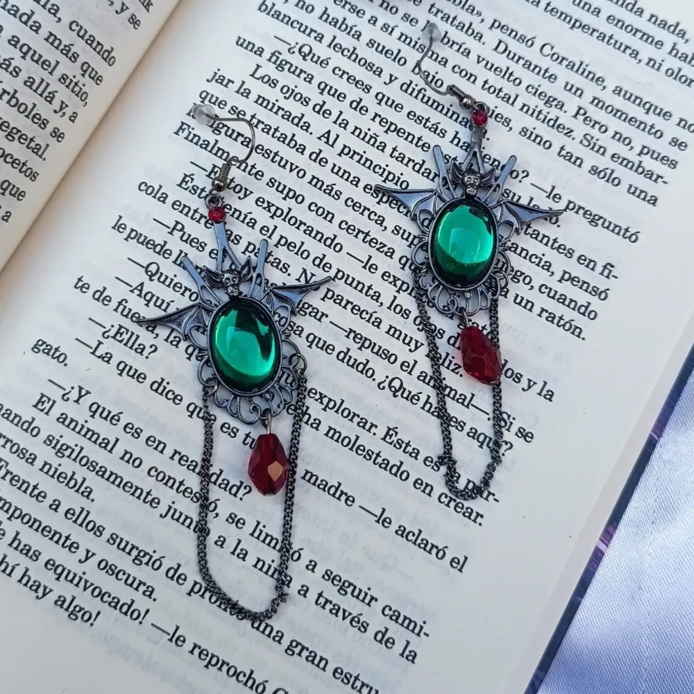 2/$30🌵 Black Bat Green Stone Earrings Dangle Chain Red Bead Gothic Jewelry NEW - Picture 3 of 11